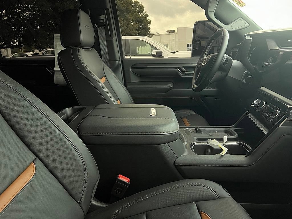 Certified 2025 GMC Sierra 2500 AT4 w/ AT4 Premium Plus Package AWD/4WD image 10