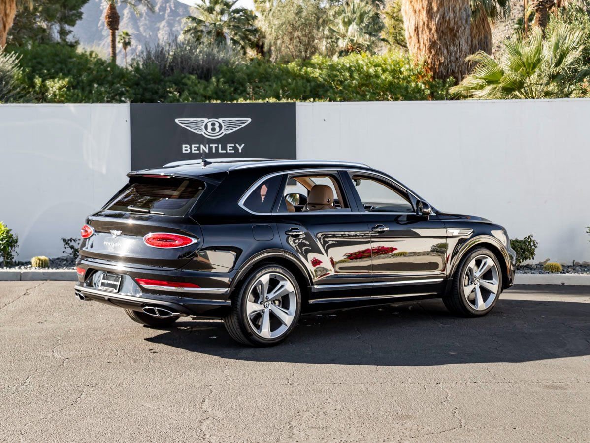 Used 2023 Bentley Bentayga image 11