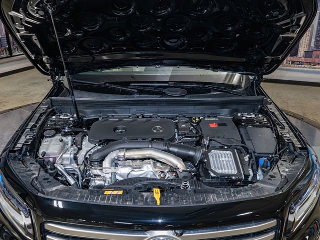 Used 2026 Mercedes-Benz GLB 250 4MATIC image 5