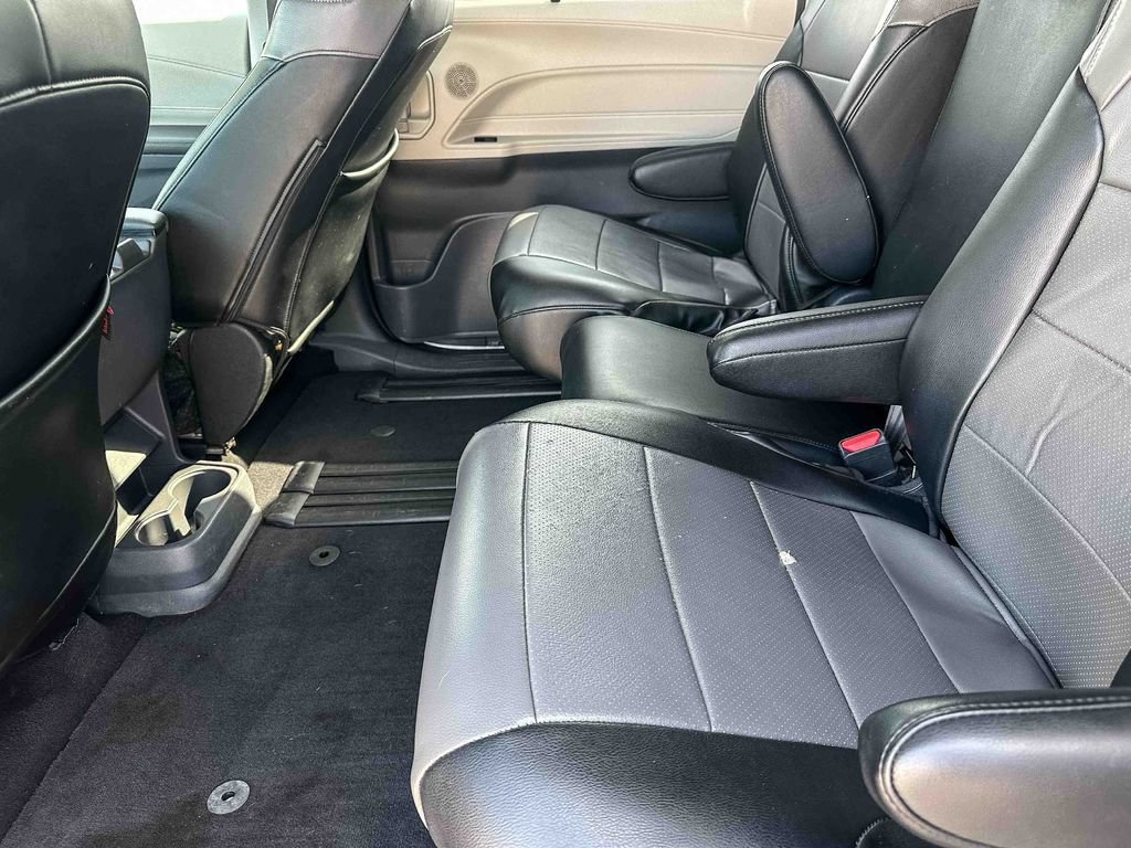 Used 2023 Toyota Sienna LE FWD image 18
