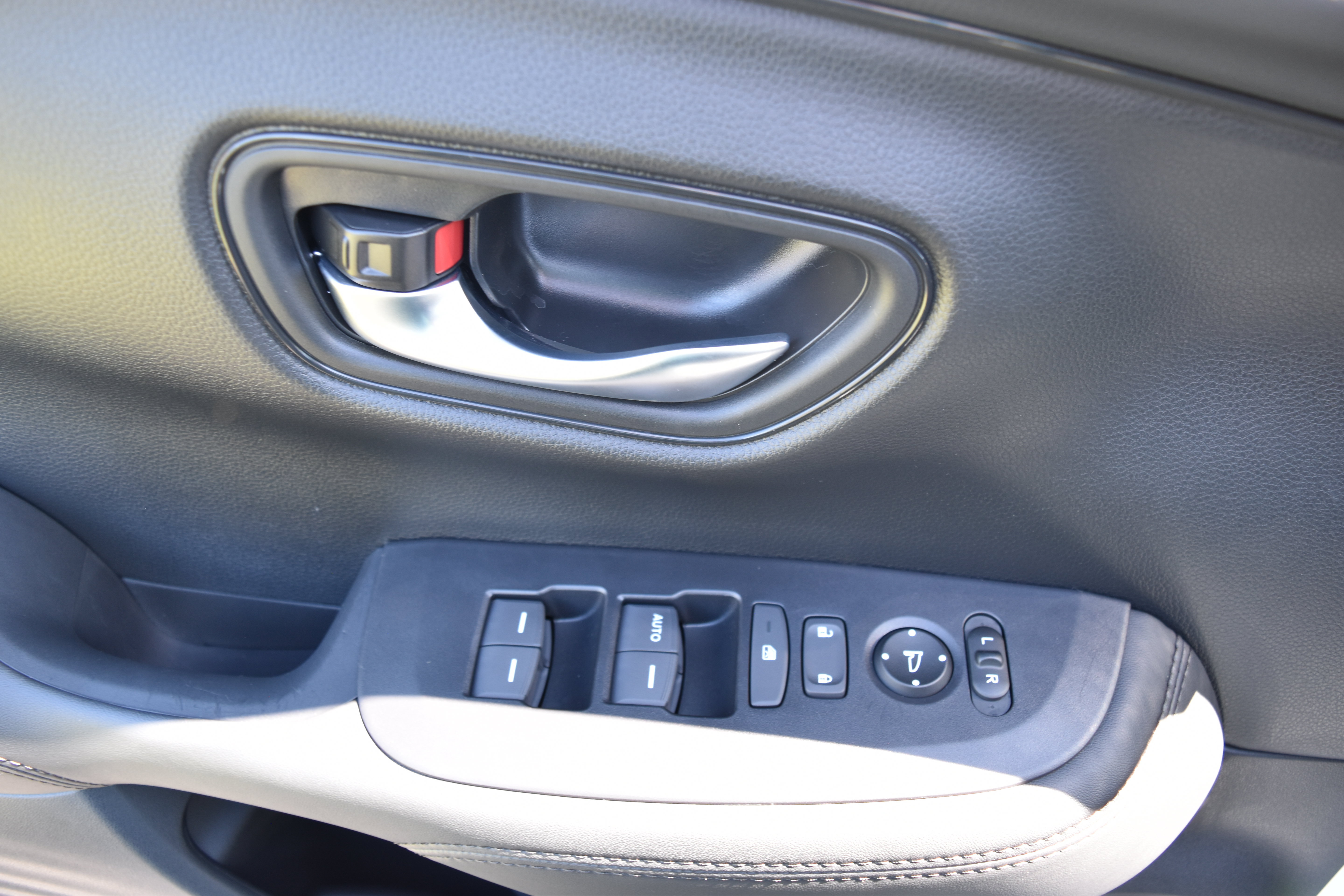 Certified 2026 Honda HR-V LX image 13