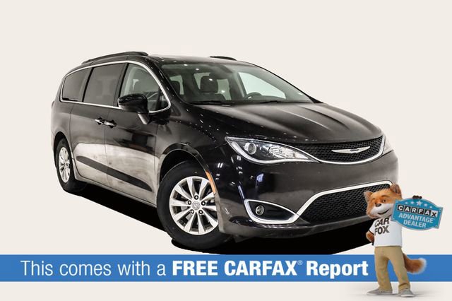 Used 2018 Chrysler Pacifica Touring Plus image 2