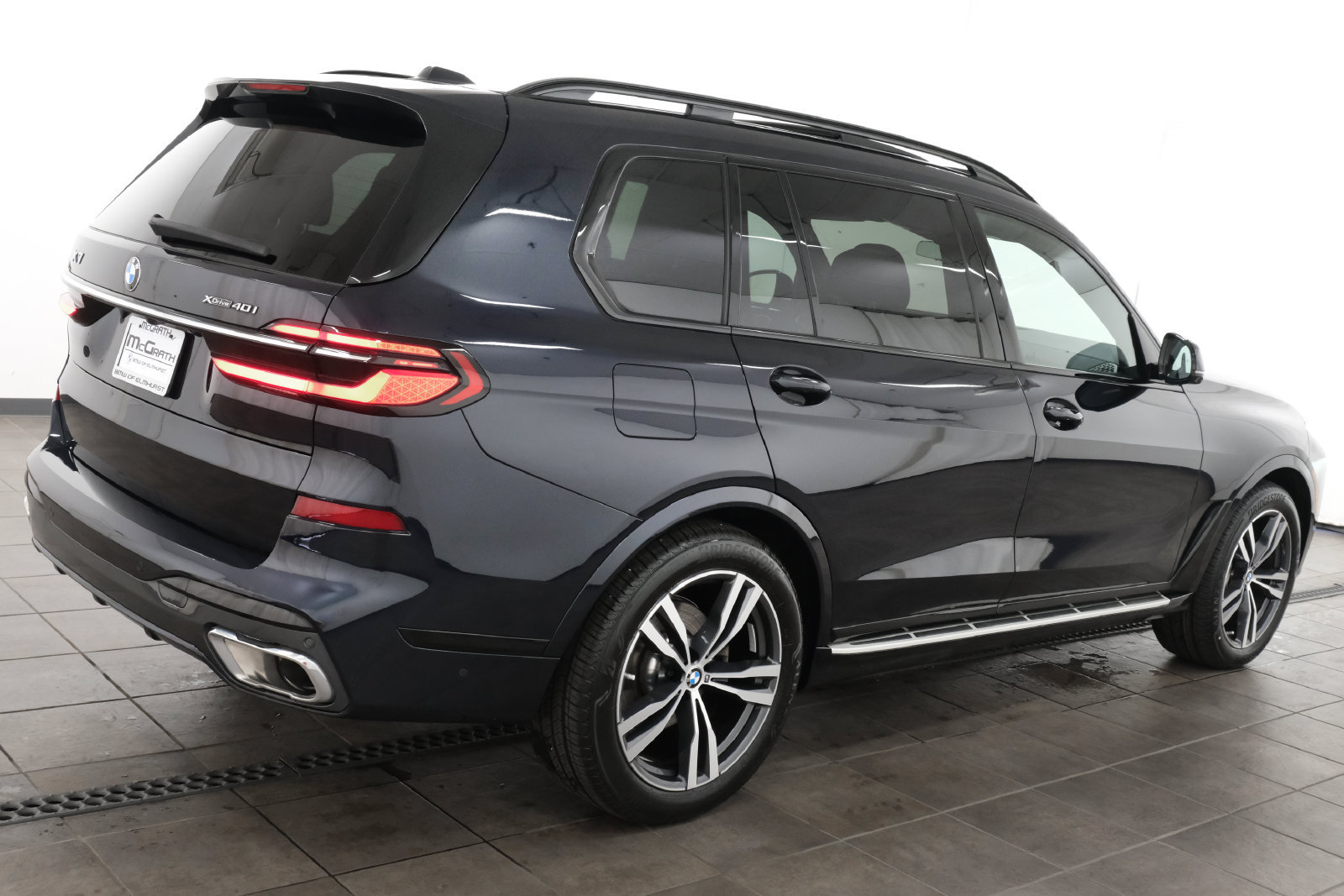 Used 2025 BMW X7 xDrive40i w/ M Sport Package AWD/4WD image 6