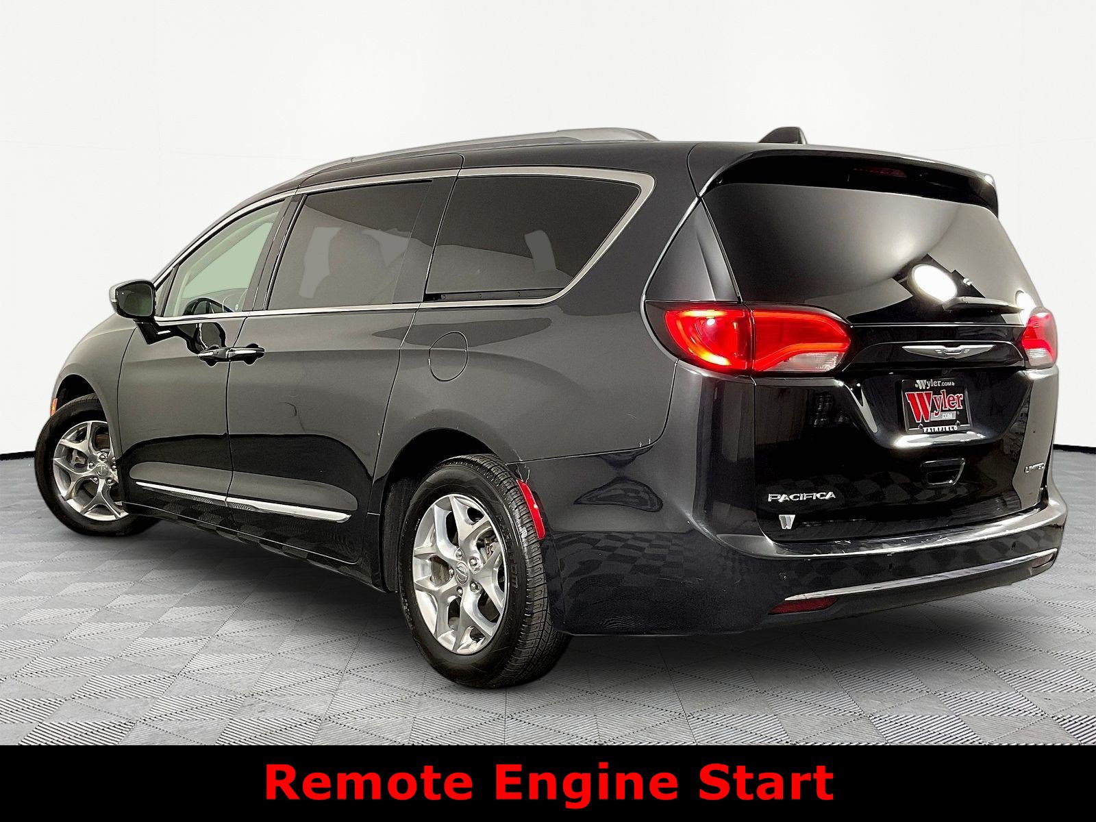 Used 2018 Chrysler Pacifica Limited FWD image 4