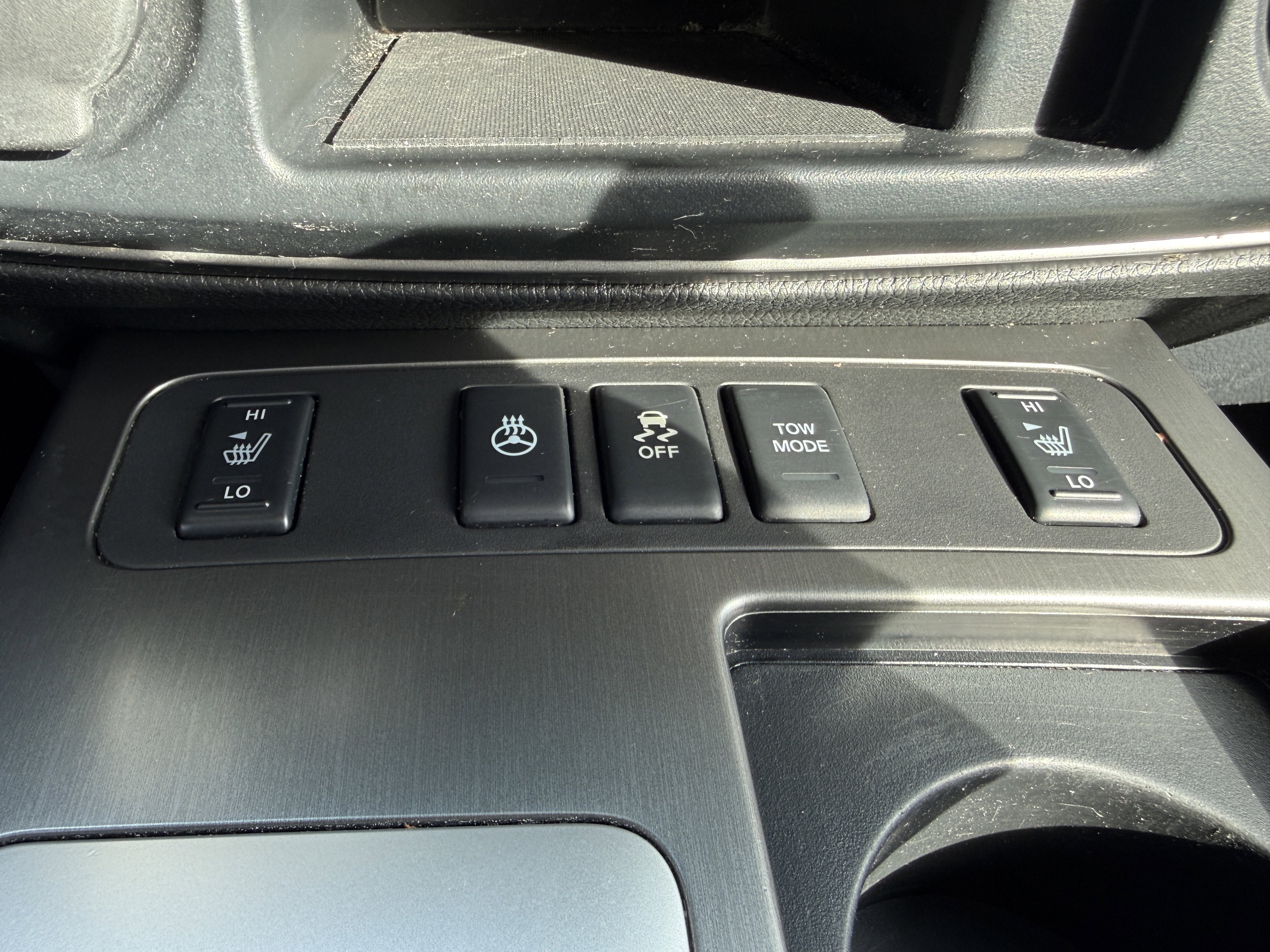 Used 2014 Nissan Armada Platinum w/ 2nd Row Captain Seat Package image 39