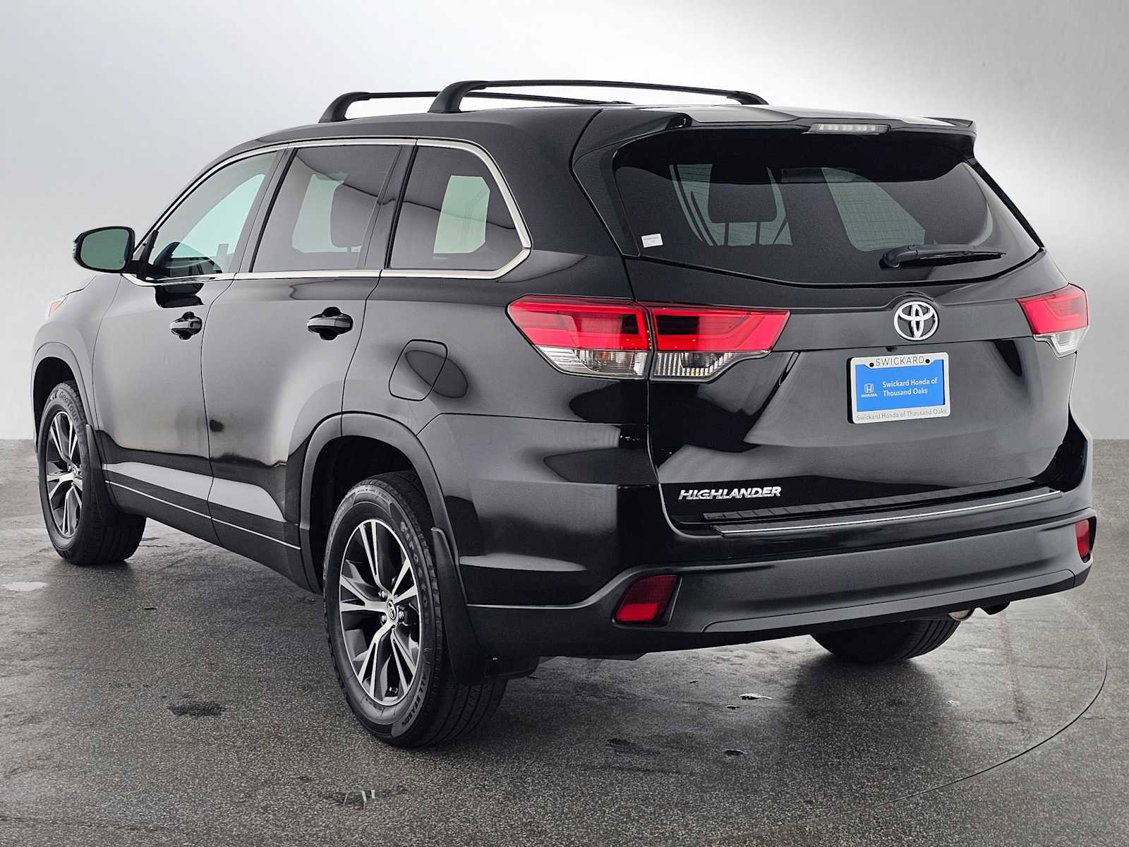 Used 2019 Toyota Highlander LE FWD image 5