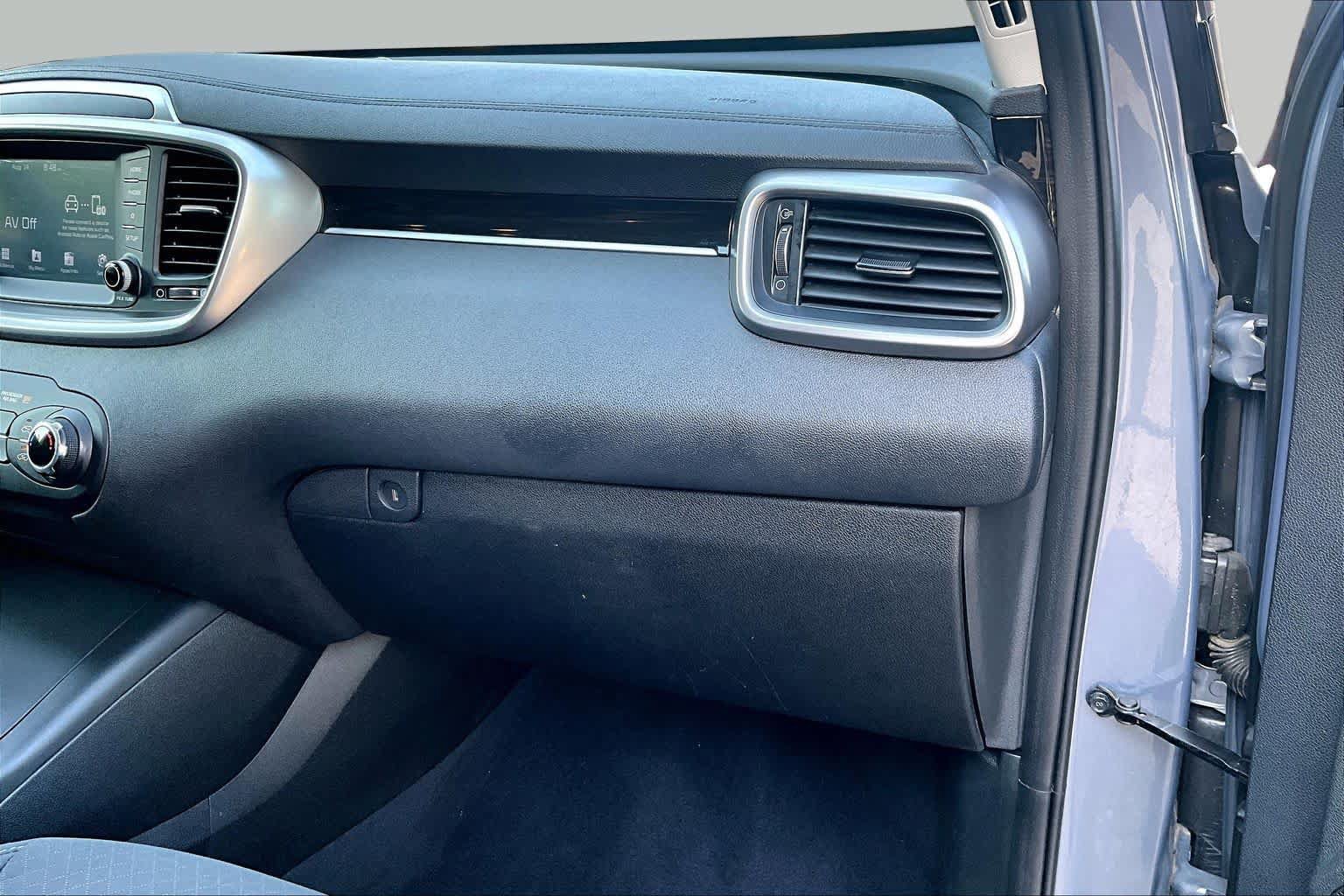 Used 2019 Kia Sorento L FWD image 18