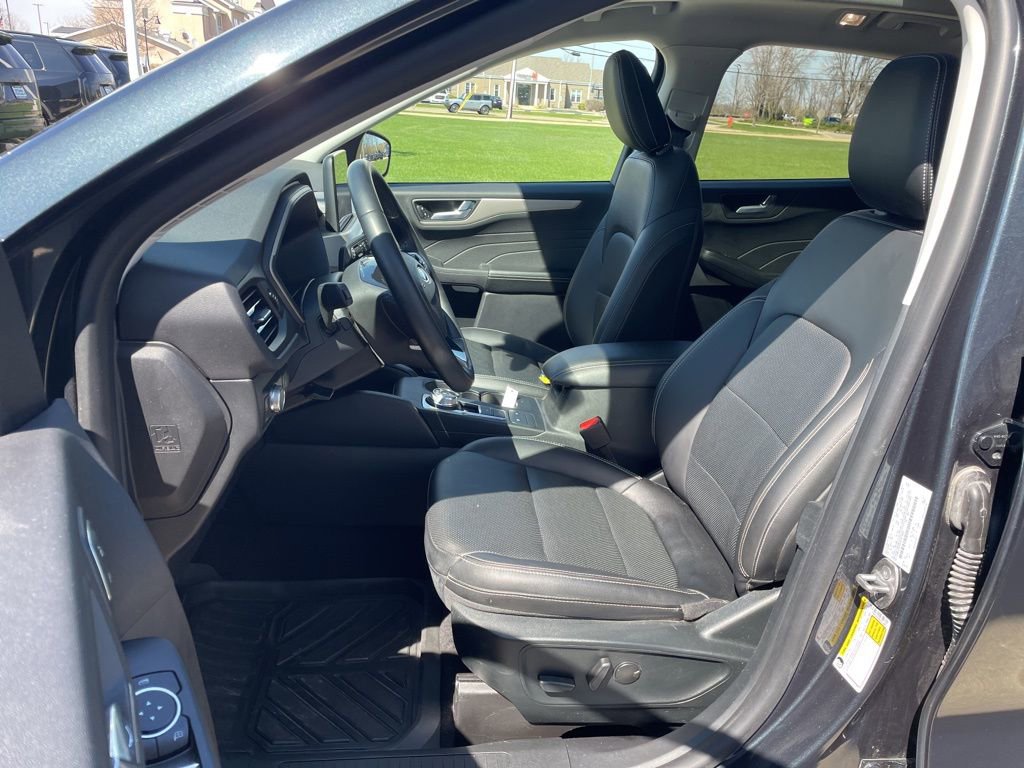 Used 2022 Ford Escape SEL w/ Technology Package image 8