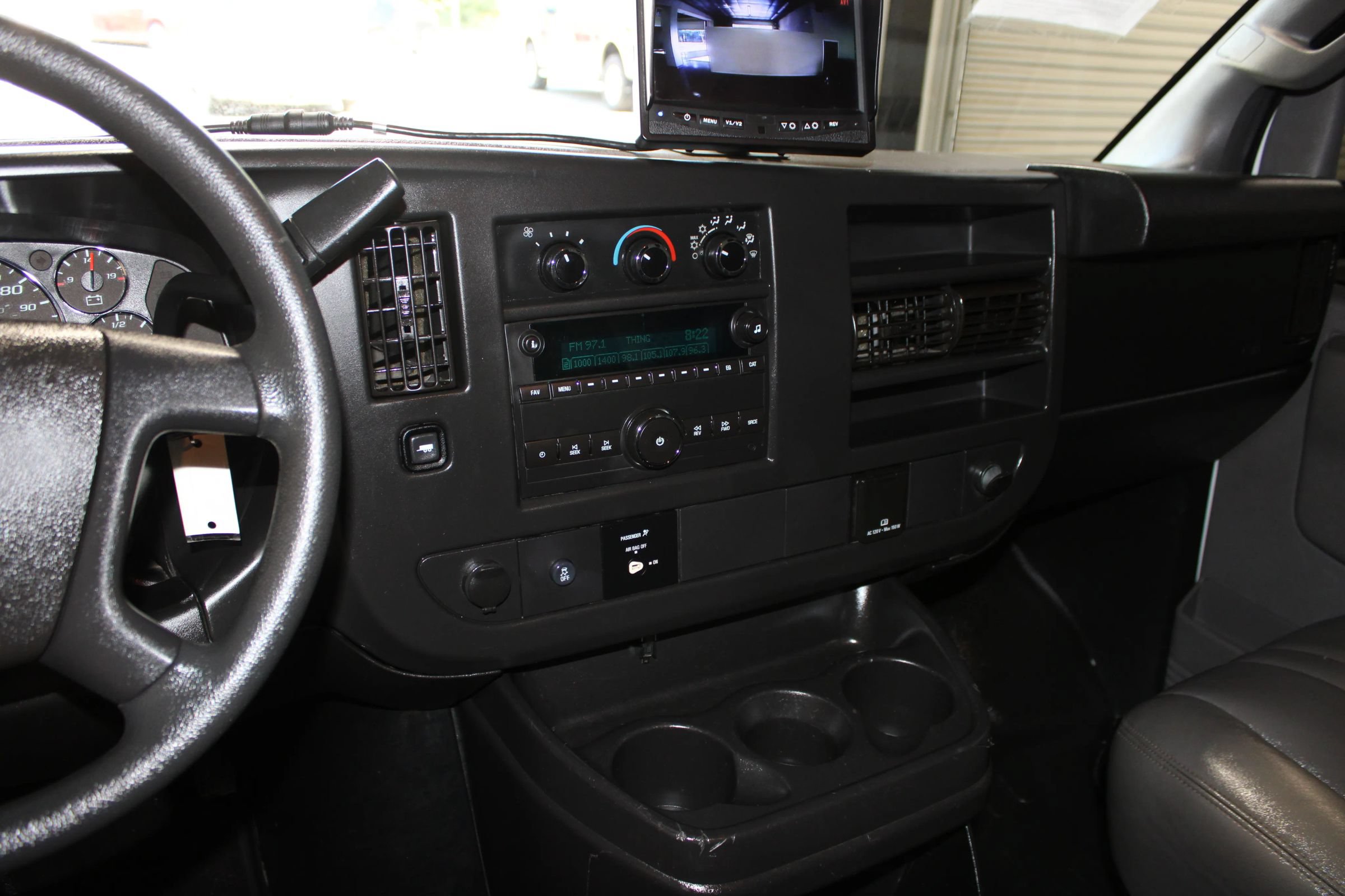 Used 2017 Chevrolet Express 2500 Extended RWD image 11