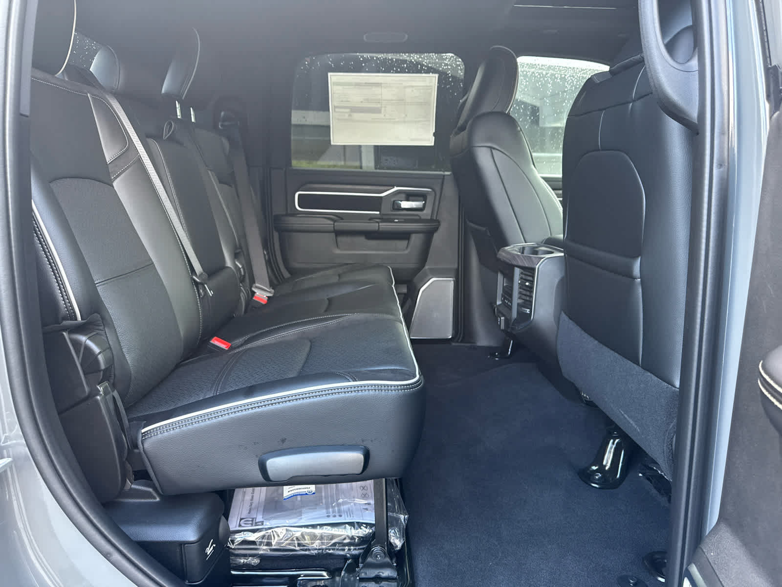 New 2026 RAM 2500 Laramie AWD/4WD image 17