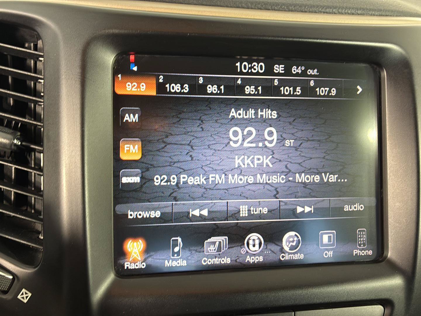 Used 2015 Jeep Cherokee Latitude w/ Cold Weather Group FWD image 27
