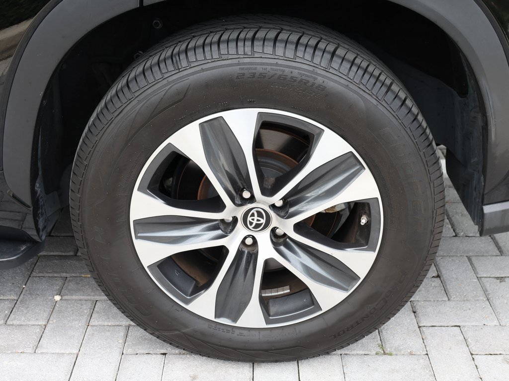 Used 2023 Toyota Highlander XLE image 39