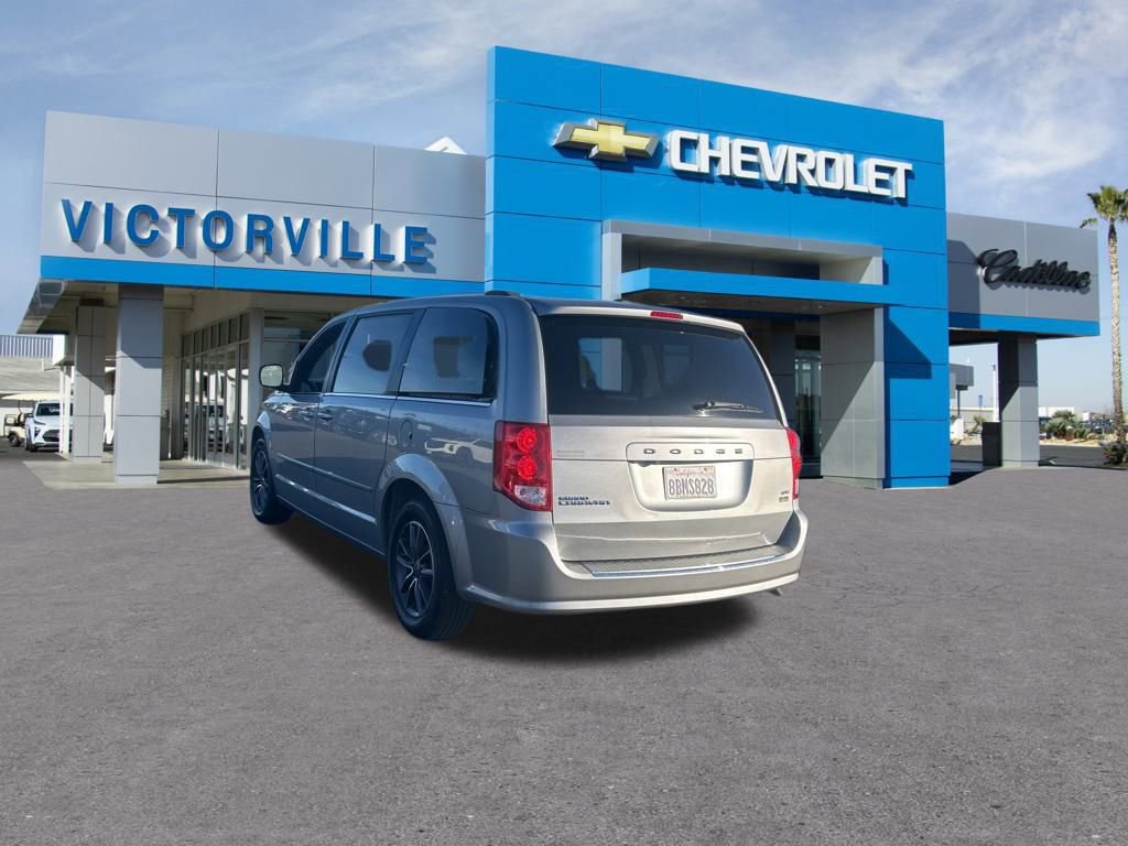 Used 2017 Dodge Grand Caravan SXT image 5