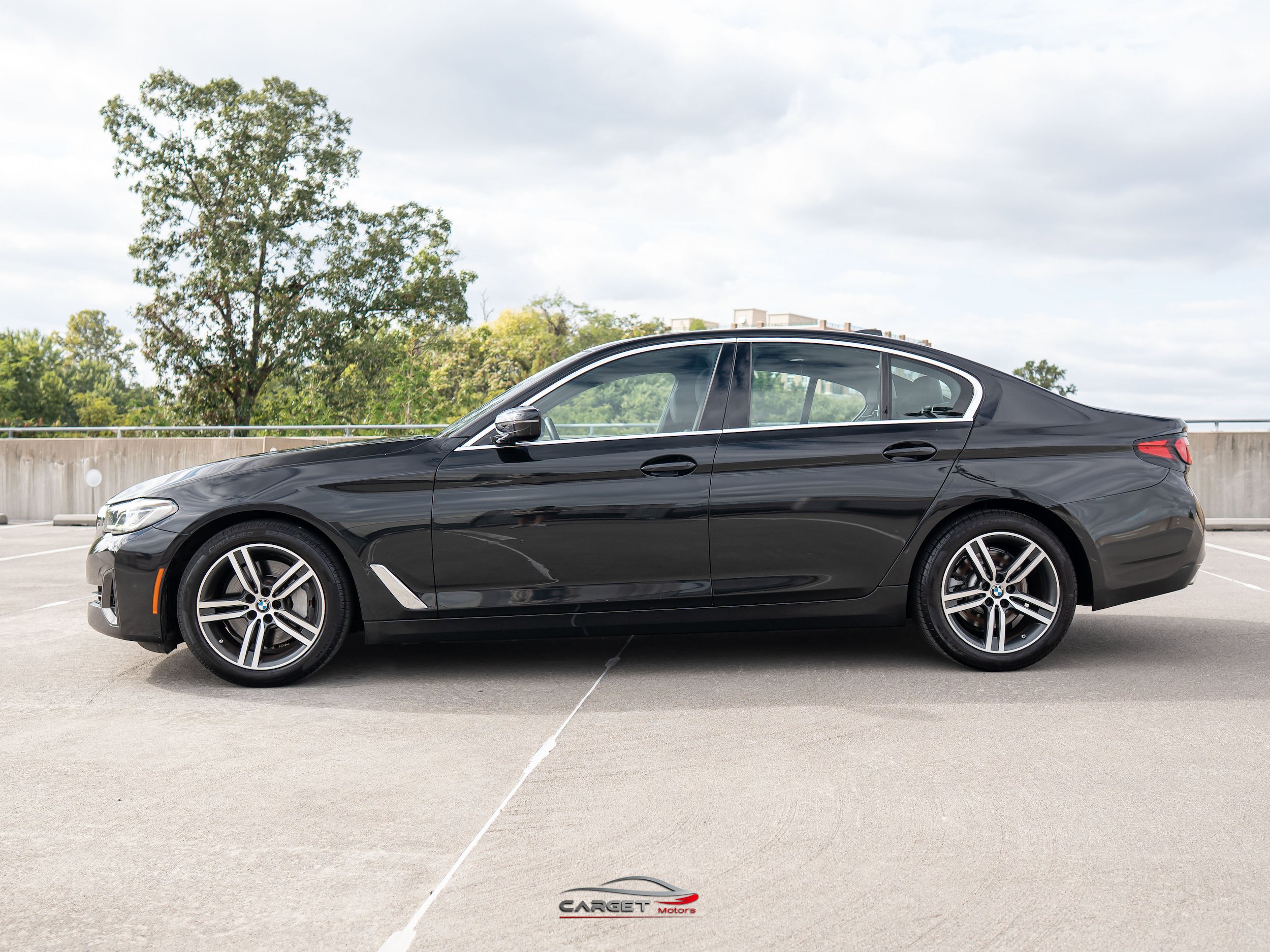 Used 2021 BMW 530i xDrive w/ Convenience Package AWD/4WD image 3