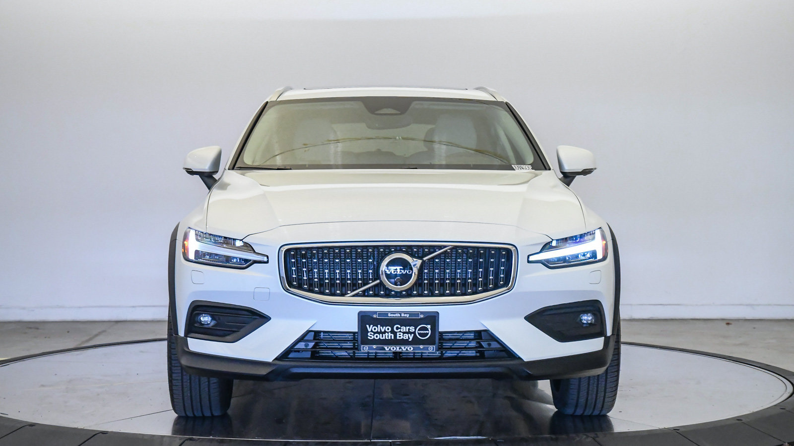 Certified 2025 Volvo V60 B5 Cross Country Plus AWD/4WD image 7