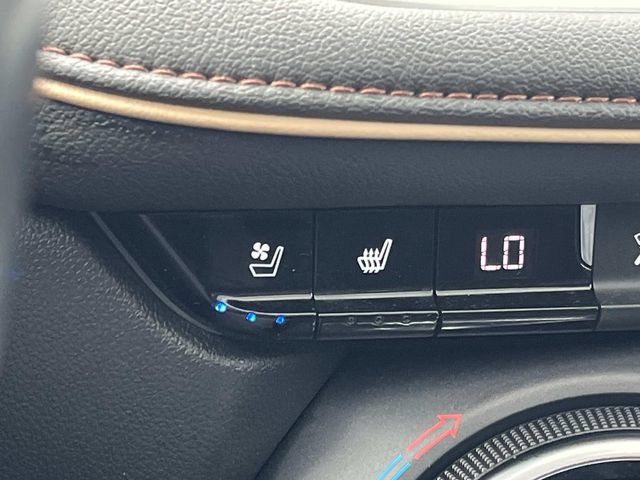 Used 2020 Chevrolet Blazer Premier w/ Driver Confidence II Package FWD image 36