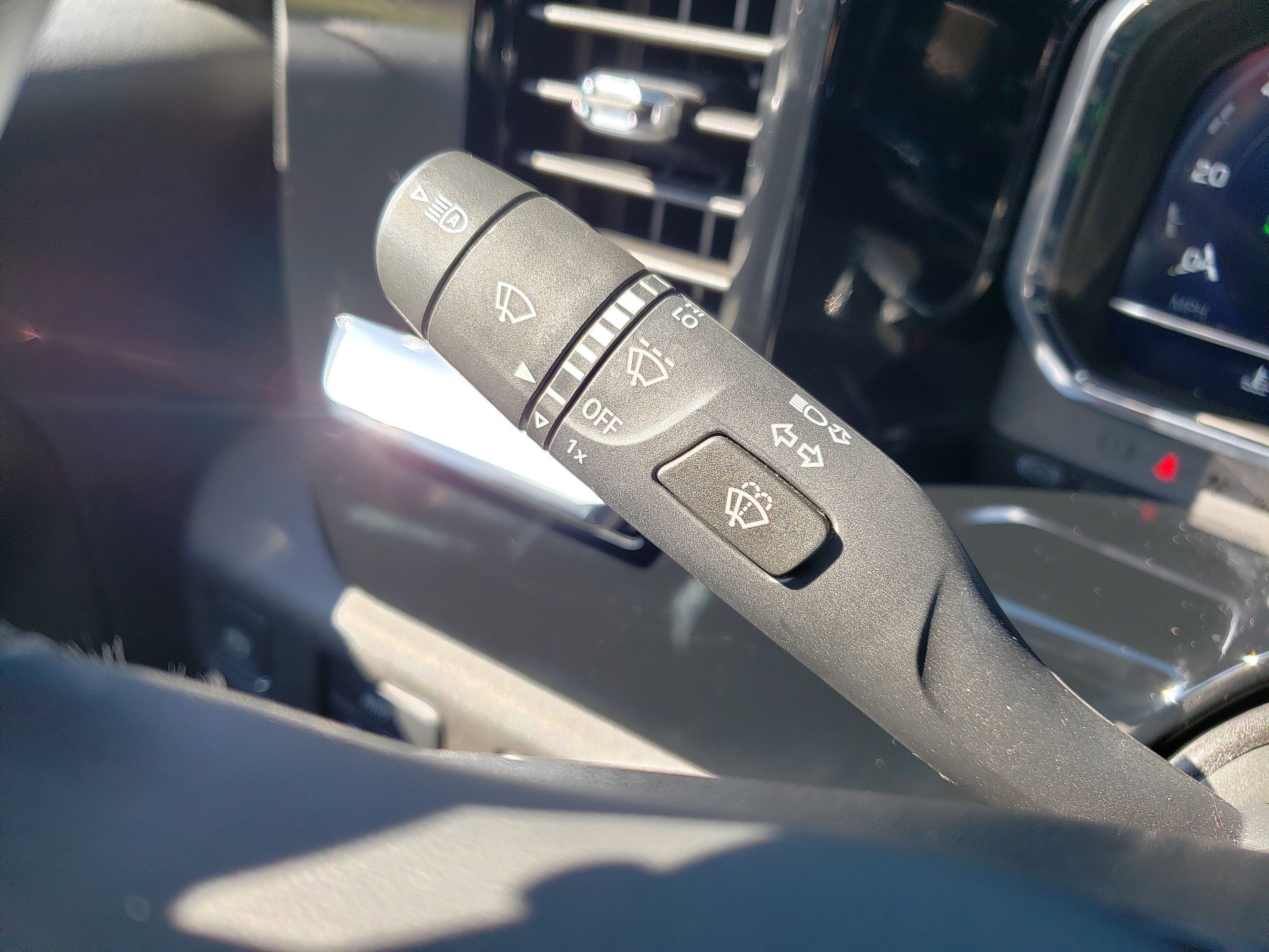 Used 2024 Chevrolet Silverado 1500 LT image 15