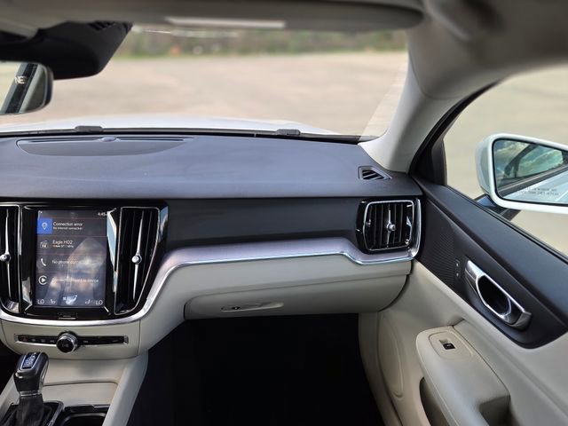 Used 2020 Volvo S60 T5 Momentum image 18