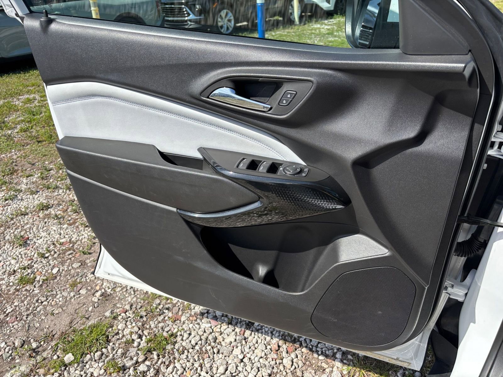 Used 2025 Chevrolet Trax LT image 18