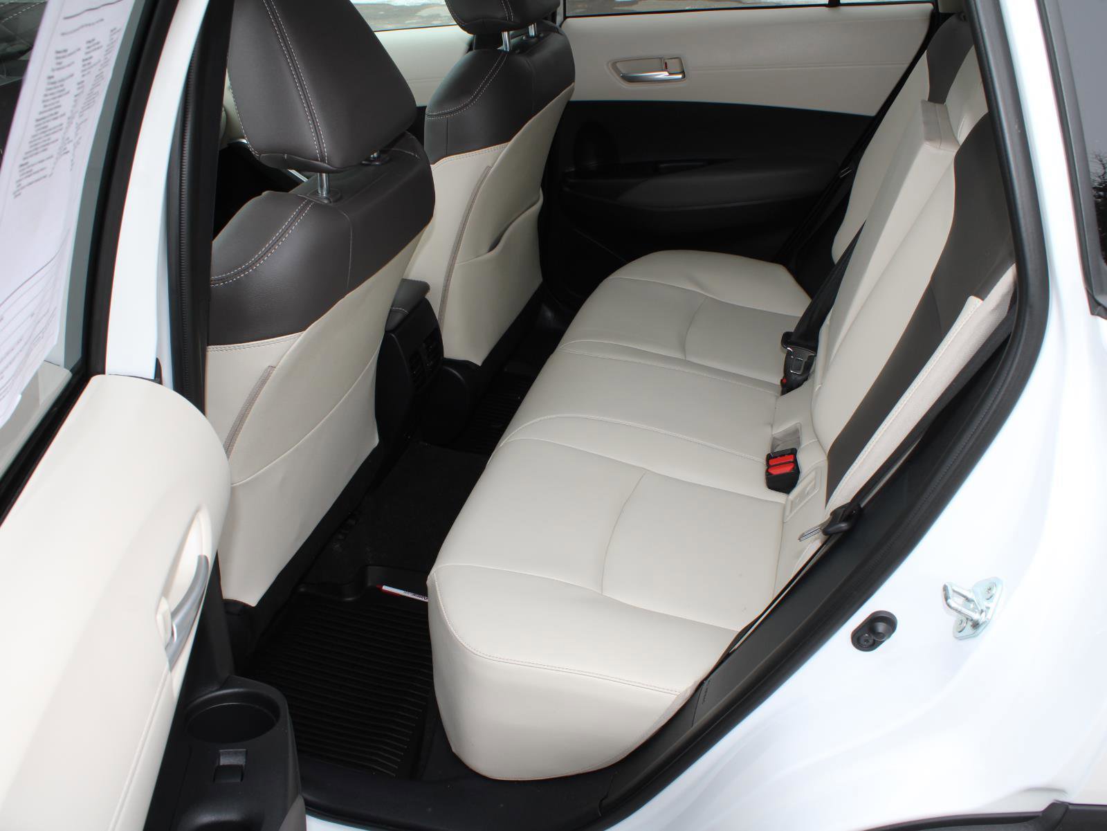 Used 2023 Toyota Corolla Cross XLE w/ Convenience Package image 18