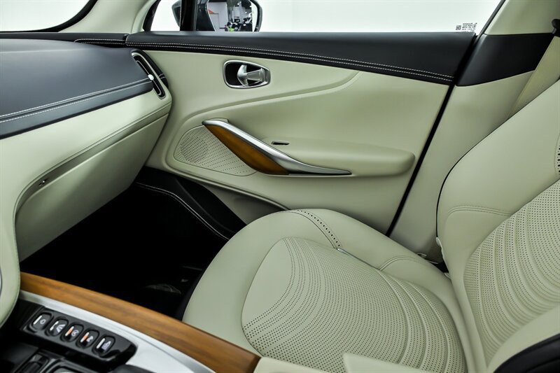 Used 2022 Aston Martin DBX AWD/4WD image 33