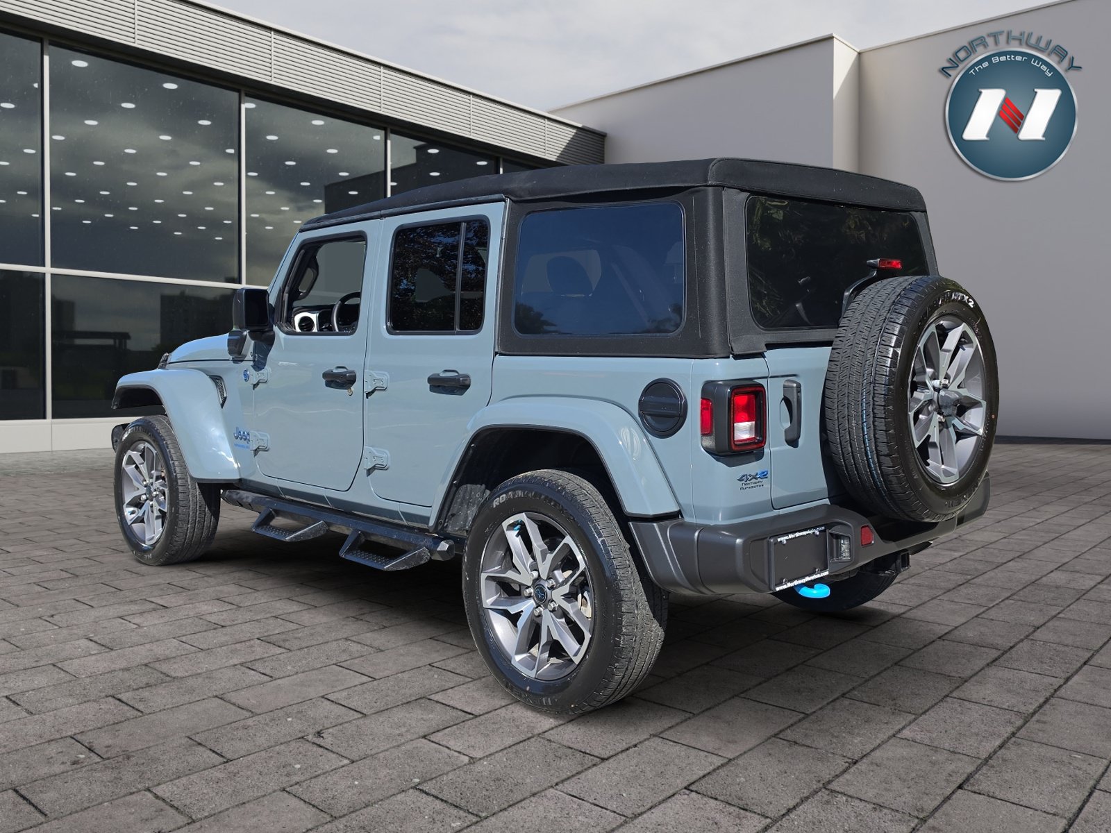 Used 2024 Jeep Wrangler Unlimited w/ Convenience Group AWD/4WD image 3
