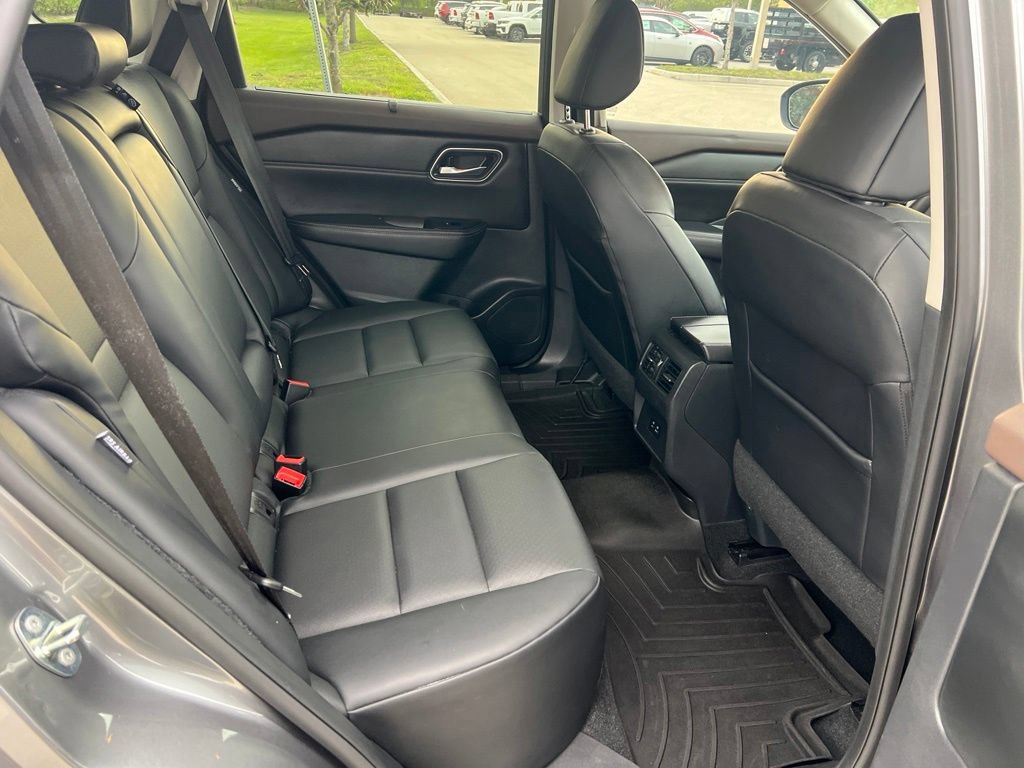 Used 2021 Nissan Rogue SV w/ Premium Package FWD image 16