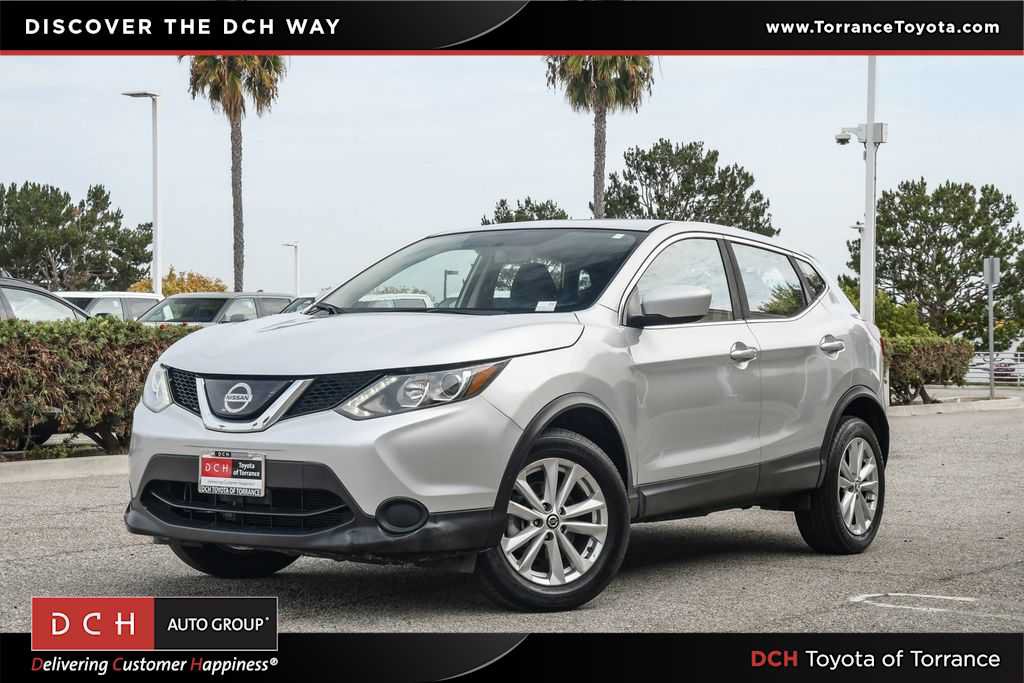 Used 2019 Nissan Rogue Sport S w/ Appearance Package FWD image 1