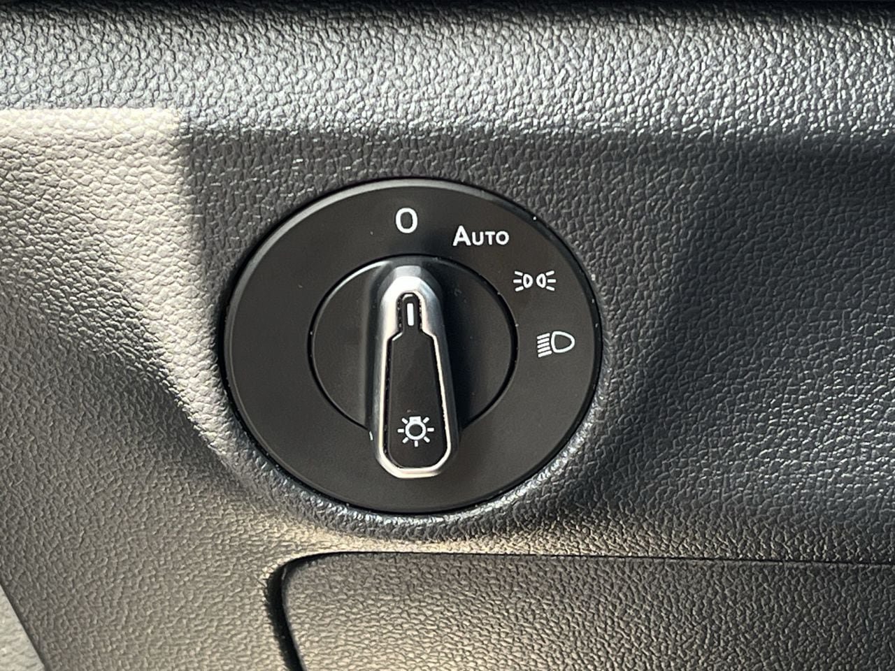 Used 2024 Volkswagen Jetta SE FWD image 20