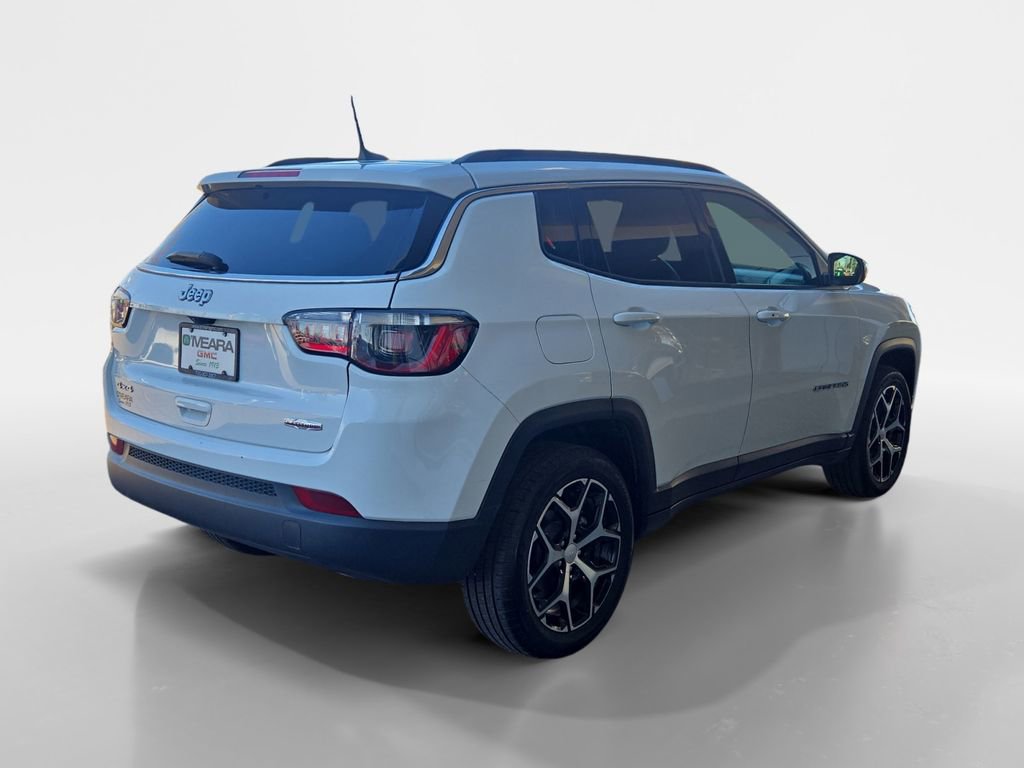 Used 2024 Jeep Compass Latitude image 5