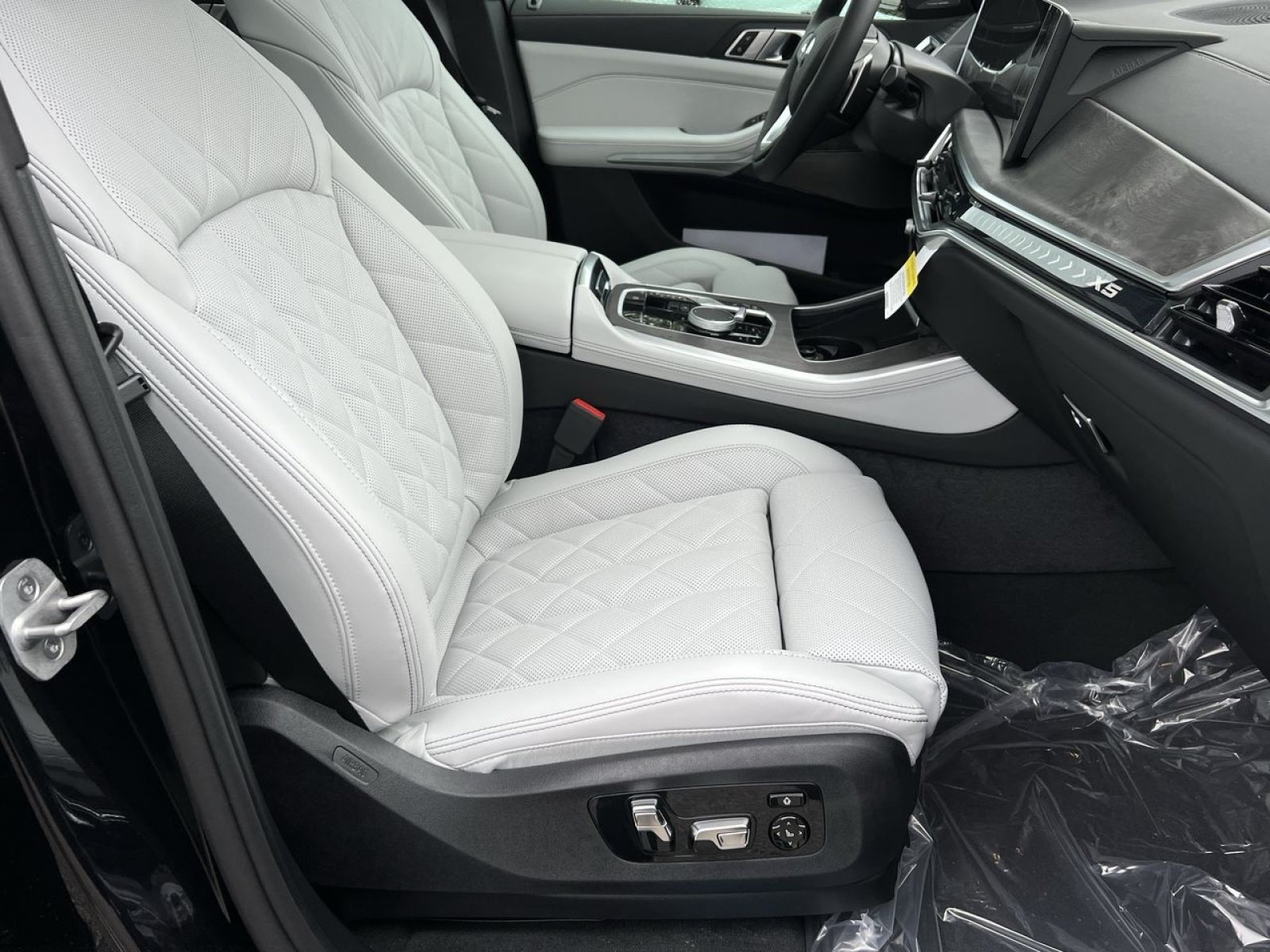 New 2026 BMW X5 xDrive40i w/ Climate Comfort Package AWD/4WD image 26