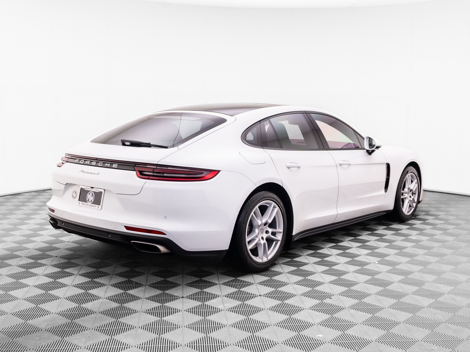 Used 2018 Porsche Panamera 4 AWD/4WD image 8