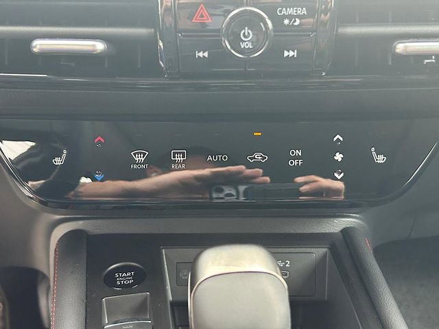 New 2025 Nissan Kicks SR w/ SR Premium Package image 17