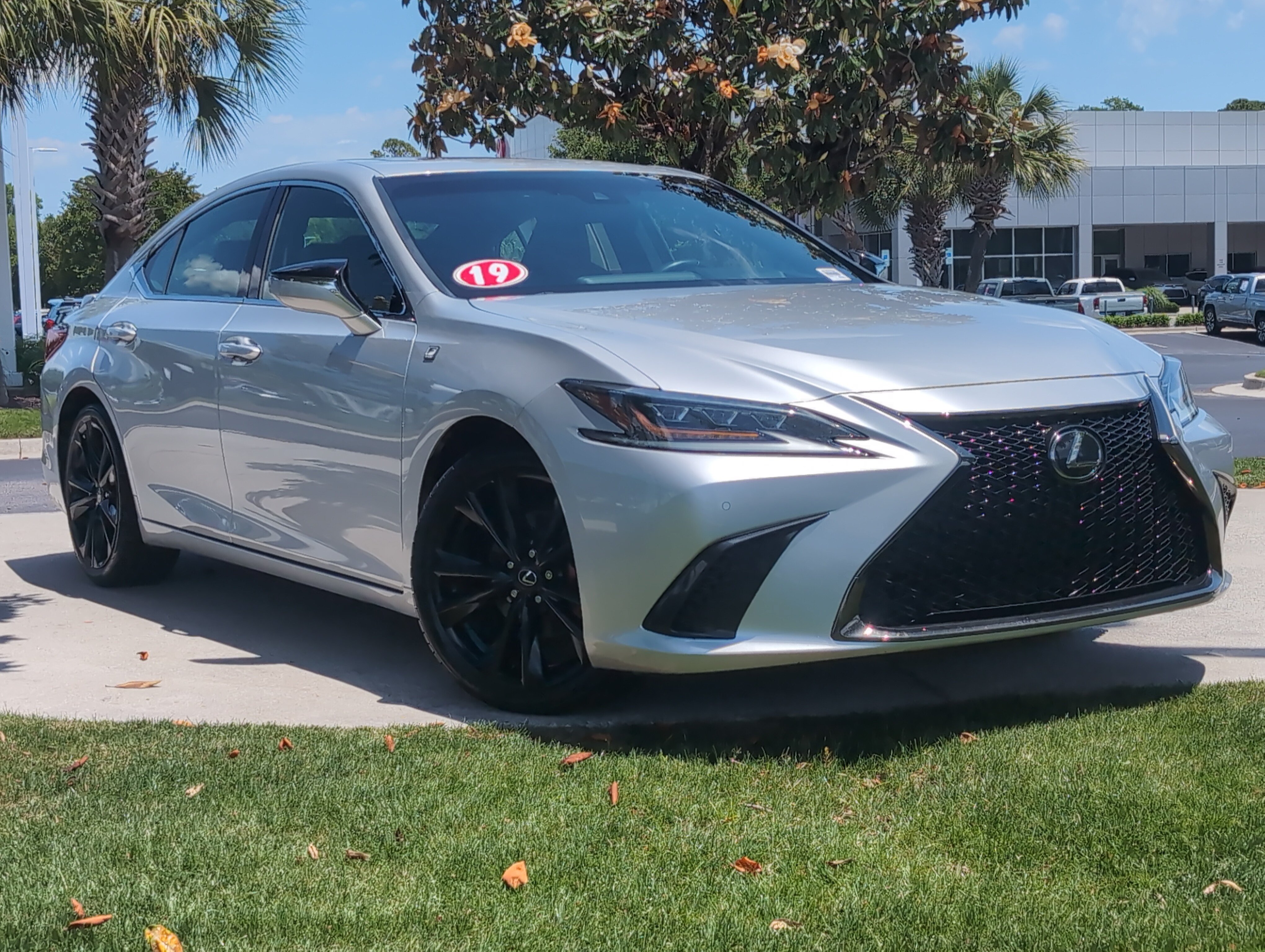 Used 2019 Lexus ES 350 F Sport w/ Accessory Package 2 FWD image 2