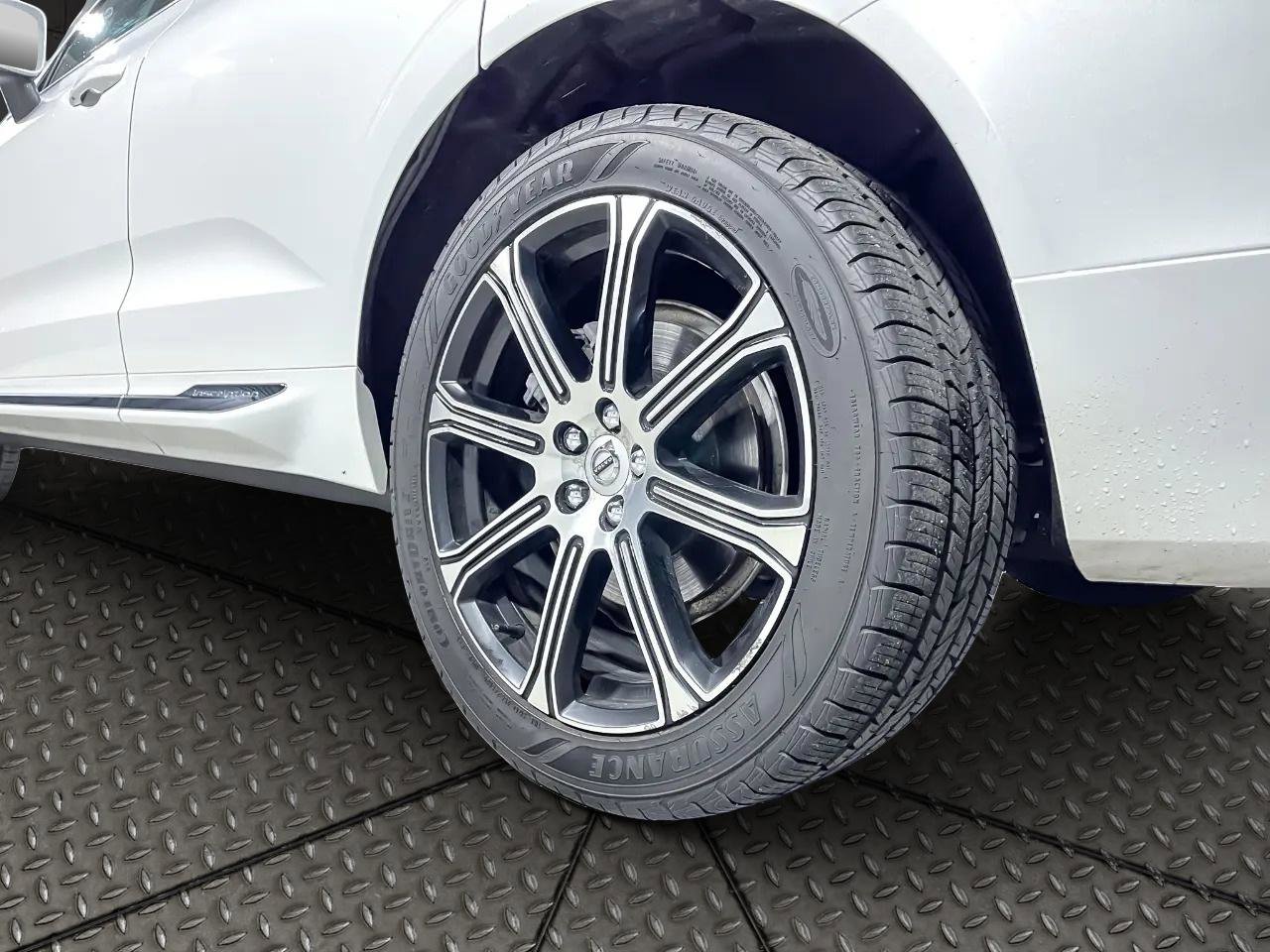 Used 2018 Volvo XC60 T6 Inscription w/ Convenience Package image 26