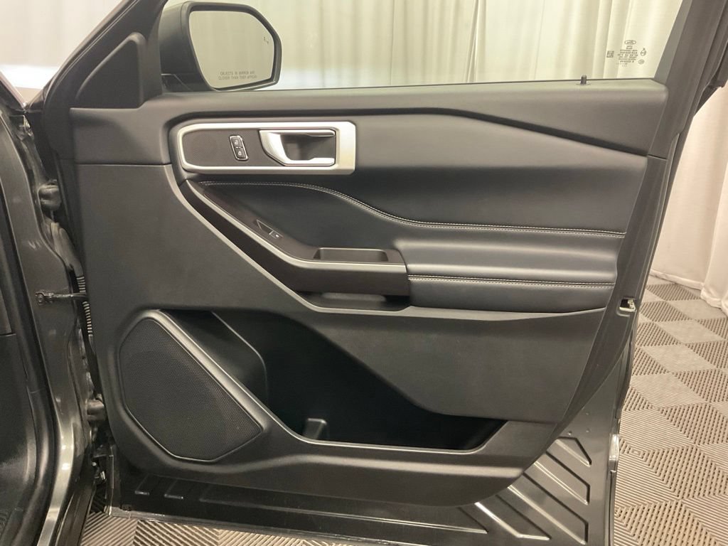 Used 2020 Ford Explorer XLT w/ Equipment Group 202A AWD/4WD image 28