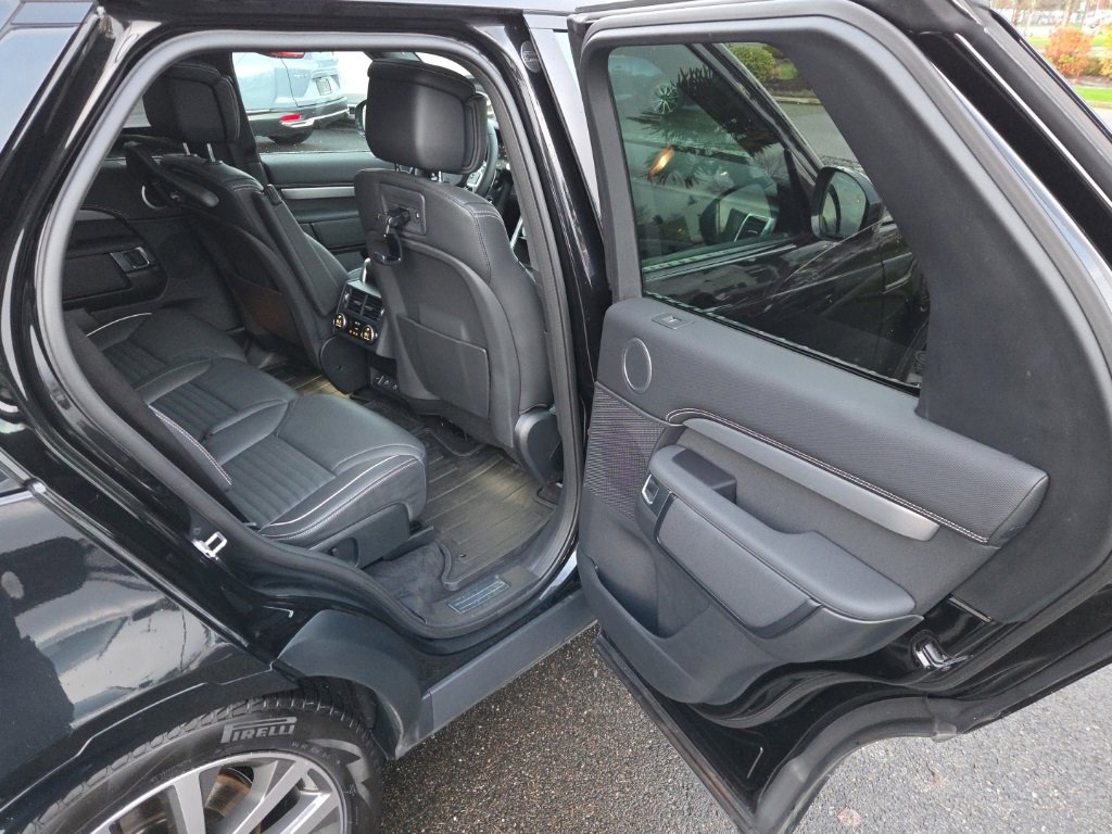 Certified 2024 Land Rover Discovery Dynamic SE image 16