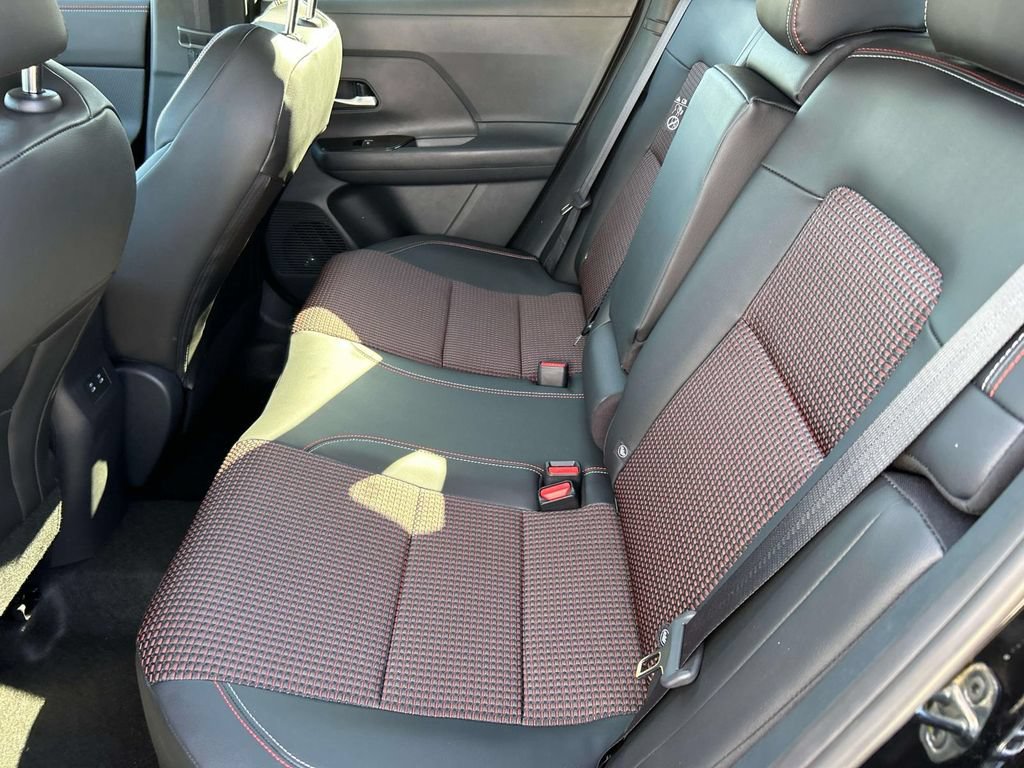New 2026 Nissan Kicks SR w/ Illumination Package FWD image 17