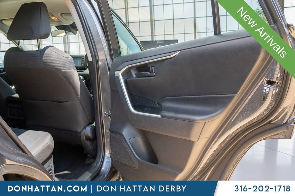 Used 2020 Toyota RAV4 LE AWD/4WD image 20