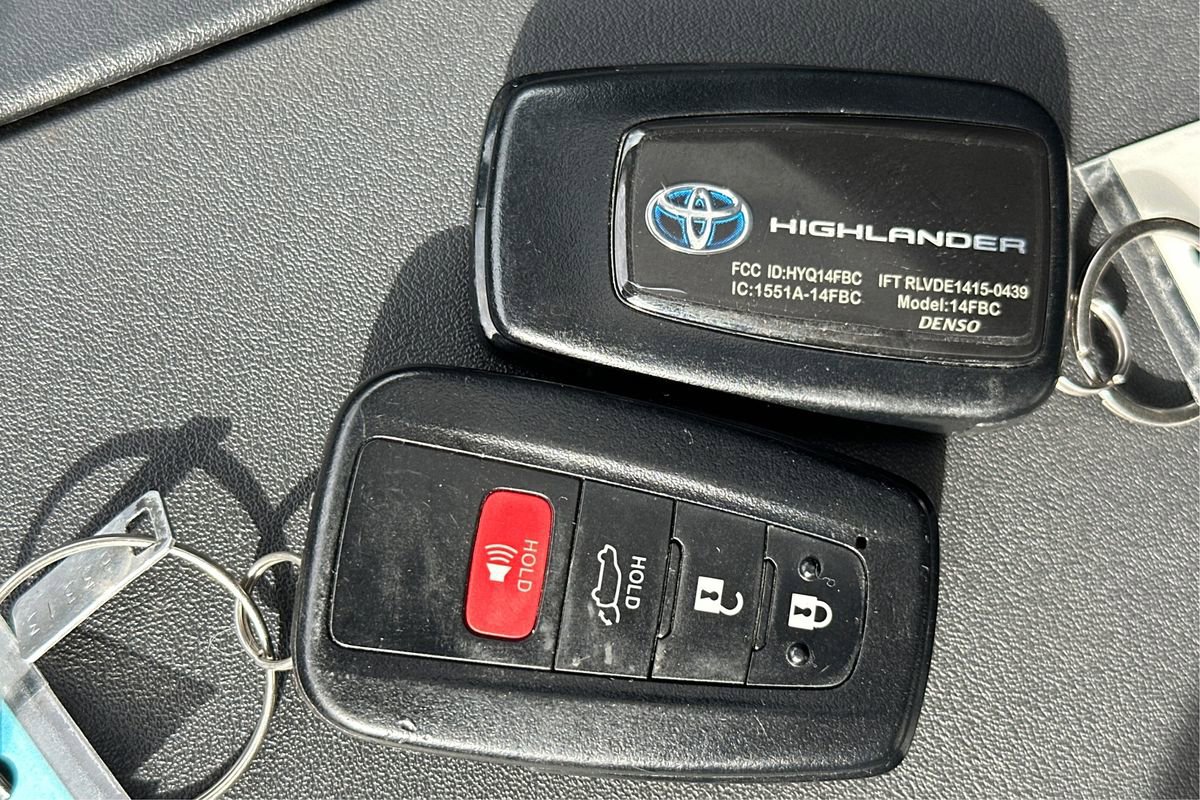 Used 2021 Toyota Highlander XLE image 39