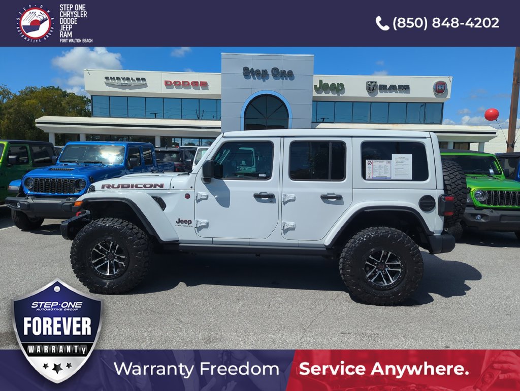 Used 2025 Jeep Wrangler Unlimited Rubicon AWD/4WD image 3
