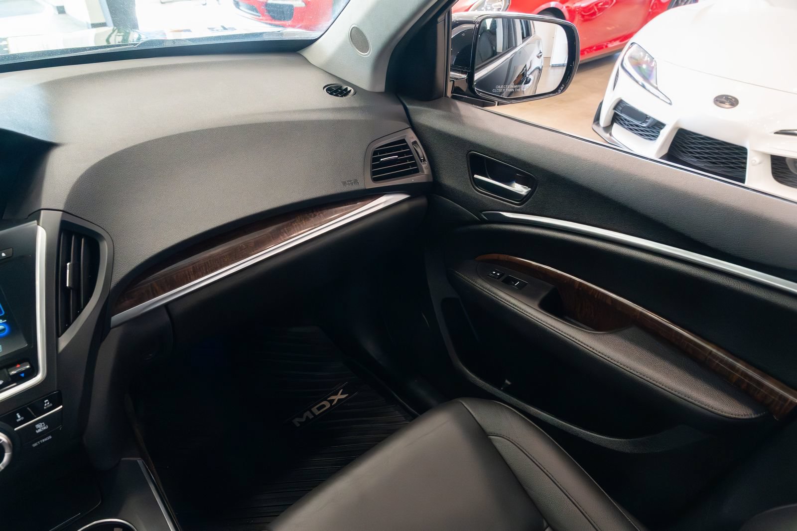 Used 2017 Acura MDX SH-AWD image 11