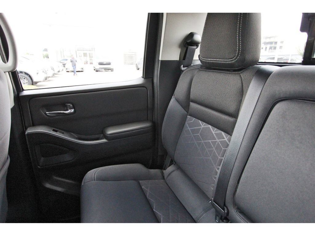 Used 2025 Nissan Frontier SV w/ SV Convenience Package RWD image 9