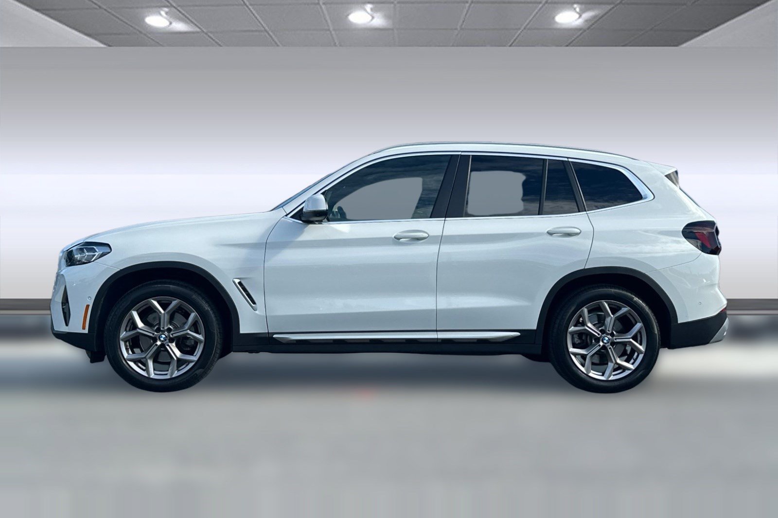 Used 2023 BMW X3 xDrive30i w/ Premium Package AWD/4WD image 2