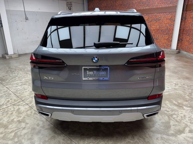 Used 2026 BMW X5 xDrive40i w/ Climate Comfort Package image 4