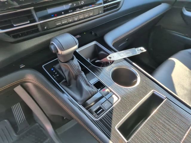 Used 2025 Toyota Sienna XLE Woodland Edition image 24