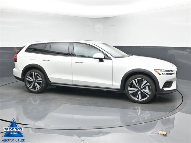 Used 2024 Volvo V60 B5 Cross Country Plus