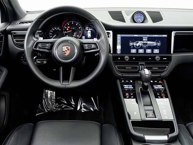 Used 2023 Porsche Macan Turbo image 17