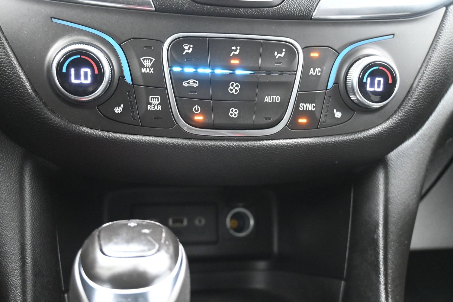 Used 2019 Chevrolet Equinox LT AWD/4WD image 18