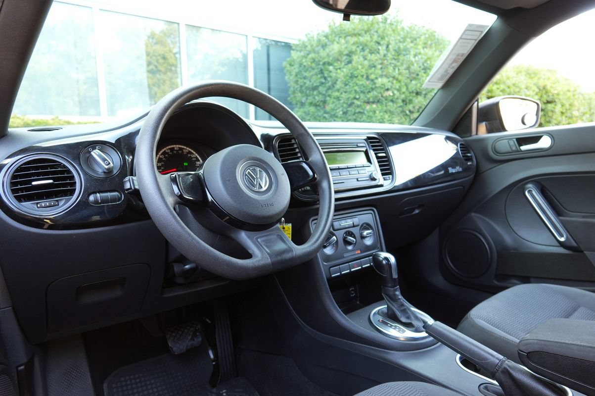 Used 2013 Volkswagen Beetle 2.5 FWD image 5